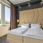 Hotel Plaza Premium 4*