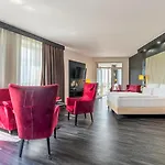 Hotel Plaza Premium 4*