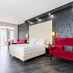 Plaza Premium Hotel