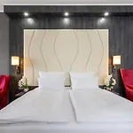Hotel Plaza Premium 4*