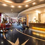 Plaza Premium Отель