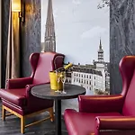 Plaza Premium Hotel 4*