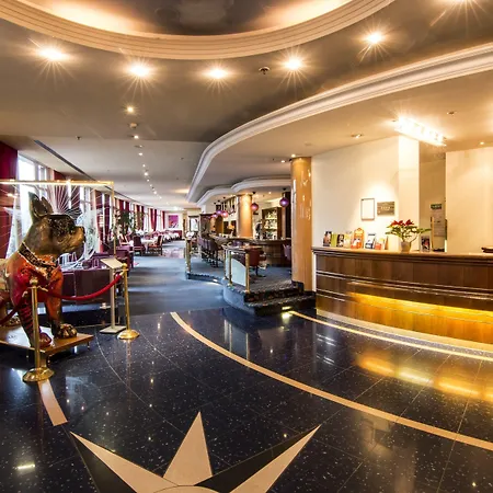 Plaza Premium Hotell