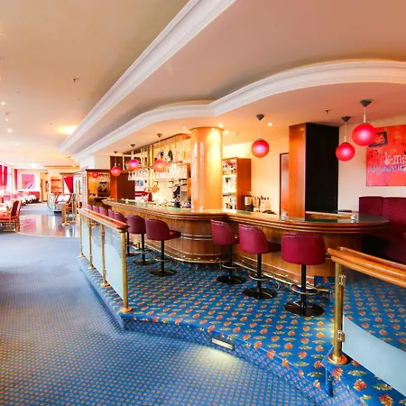 Plaza Premium Hotell 4*