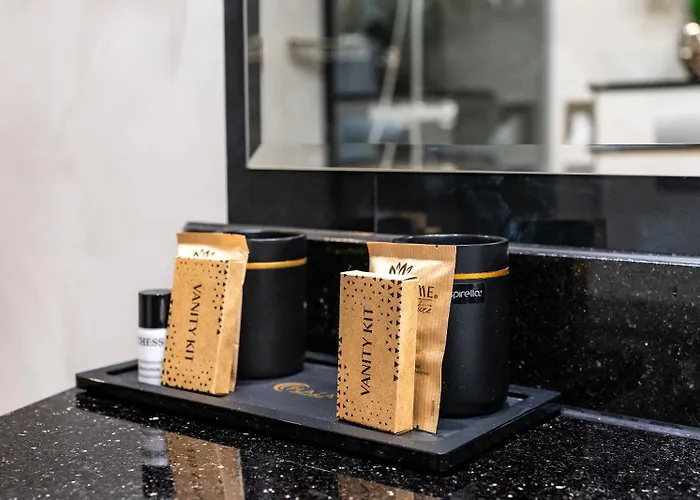 Plaza Premium Hotel 4*